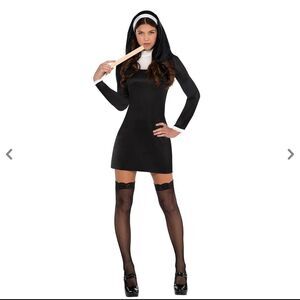 Nun Costume + Cross ⛪️